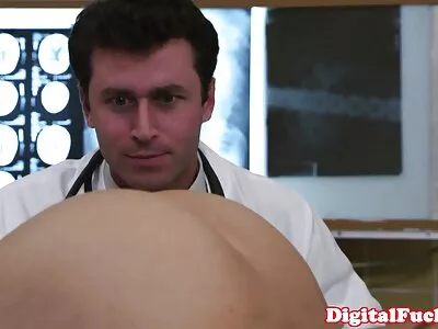 Nubile грає зі своєю смачною порно категорії кицькою відео (Люсі Люкс)
