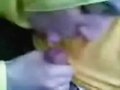 Приємний стук у группа порно видео ліжку